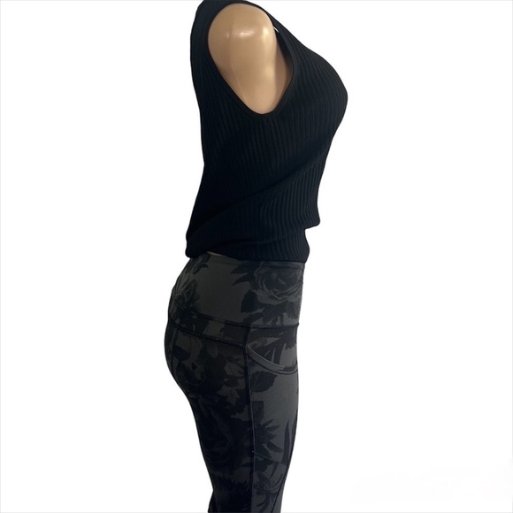 3/$30 🍂 Lululemon Daily Practice Crop Brisk Bloom - Picture 6 of 9